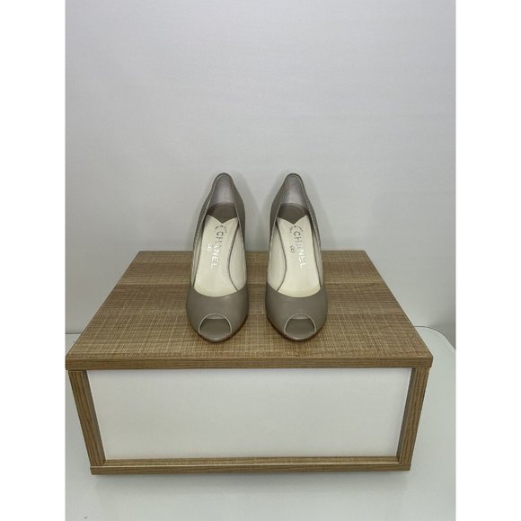 Chanel Champagne Leather Peep Toe Heels Sz 38.5 EU - Picture 1 of 9
